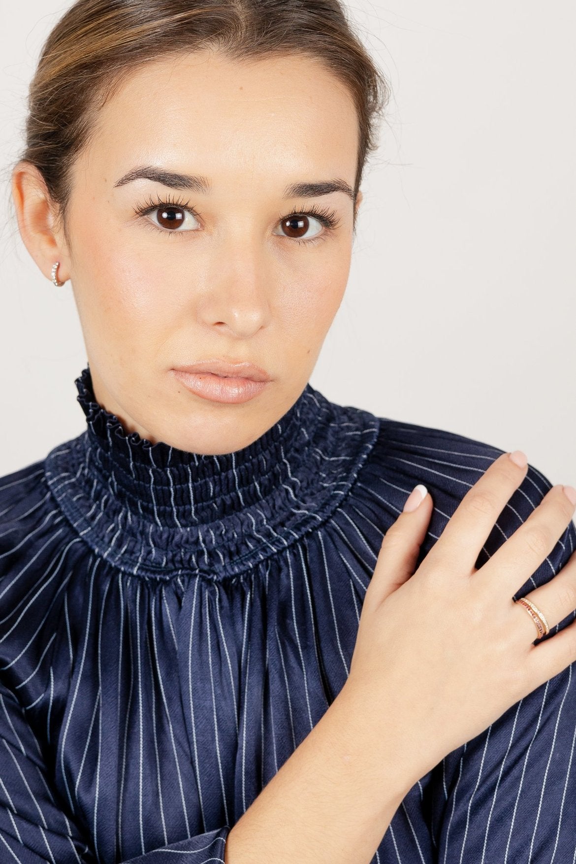 Anillo media alianza con diamantes