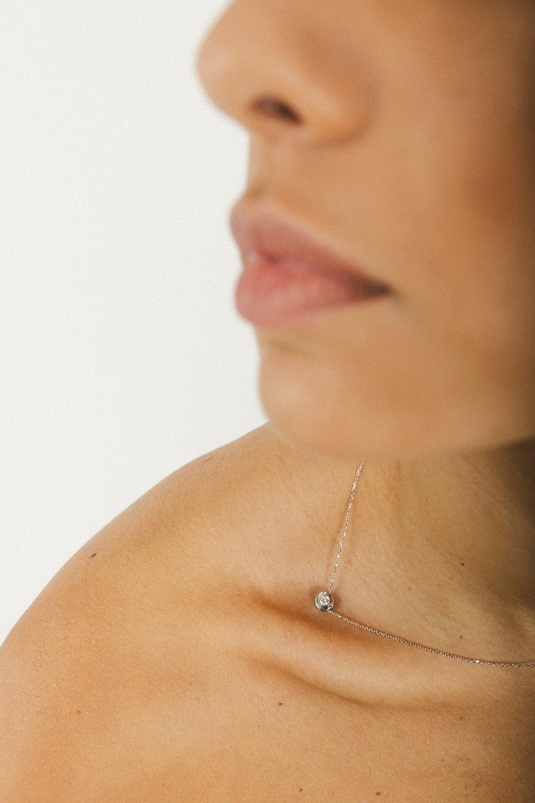 Colgante chatón diamante en oro 18 K