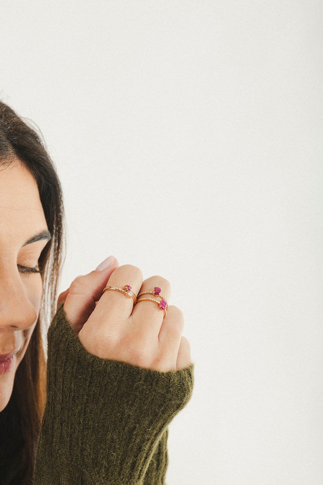 Anillo tu y yo  rubí con diamante en oro rosa de 18 K