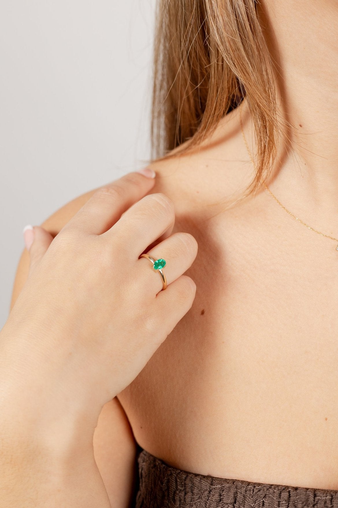 Solitario piedra de color talla oval