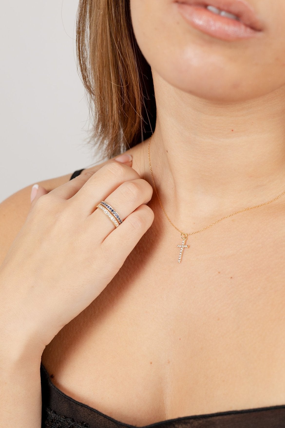 Media alianza con piedra de color